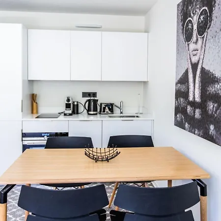 Schicke Und Moderne Im Stadtzentrum By Interhome