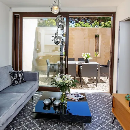 Apartment Schicke Und Moderne Im Stadtzentrum By Interhome Saint-Tropez