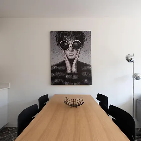 Apartment Schicke Und Moderne Im Stadtzentrum By Interhome